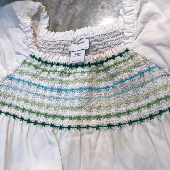 Baby Gap 12-18mth Short Sleeve Smocked Romper - Picture 3 of 5